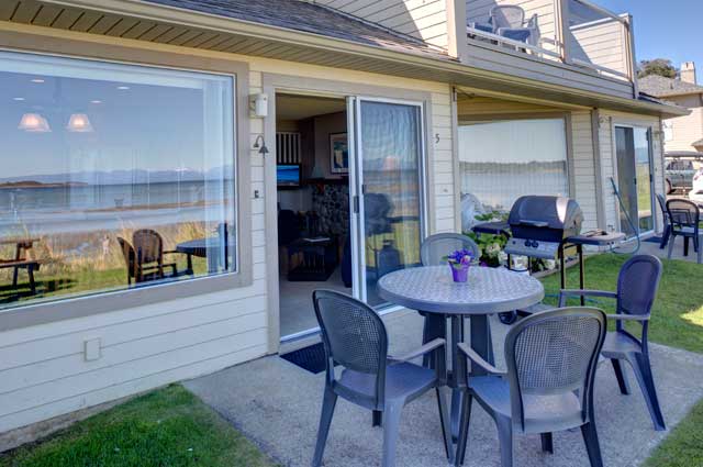 Two Bedroom Accommodation - Madrona Resort Parksville BC on the beach Two Bedroom Accommodation - Madrona Resort Parksville BC on the beach