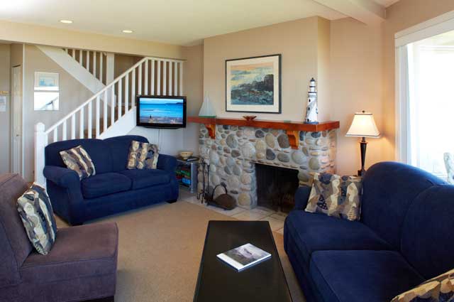 Living Room - Two Bedroom Accommodation - Madrona Resort Parksville BC Living Room - Two Bedroom Accommodation - Madrona Resort Parksville BC