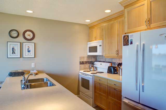 Kitchen - Two Bedroom Accommodation - Madrona Resort Parksville BC Kitchen - Two Bedroom Accommodation - Madrona Resort Parksville BC