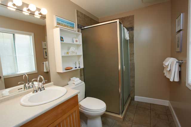 Bathroom - Two Bedroom Accommodation - Madrona Resort Parksville BC Bathroom - Two Bedroom Accommodation - Madrona Resort Parksville BC